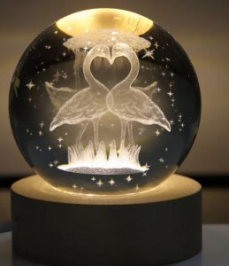 3D Διακοσμητική κρυστάλλινη σφαίρα Κύκνοι laser cut με φωτάκι και βάση 125