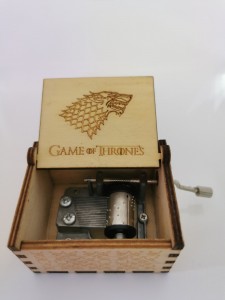 'Game of Thrones' Stark emblem Ξυλινο μουσικό κουτάκι σχεδιασμένο και χαραγμένο με χαρακτική τεχνική laser cut ΟΕΜ9931